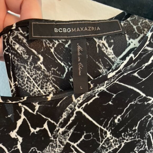 BCBGMAXAZRIA sleeveless tunic top, black and white, Large - Picture 3 of 3